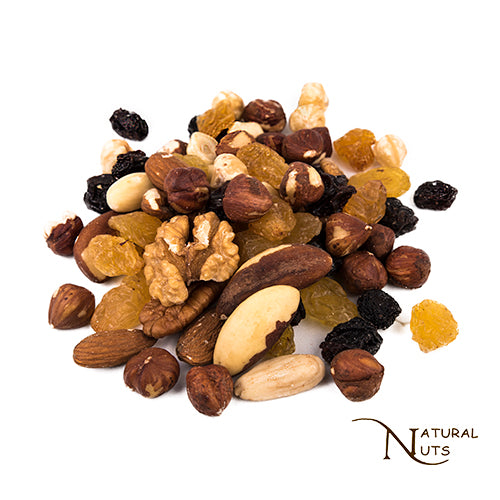 Mengsel van ongezouten noten en rozijnen, inclusief amandelen, walnoten, cashewnoten, hazelnoten en paranoten.